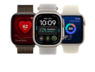Apple Watch Series 12，深古銅色鋁金屬錶殼，配搭深古銅色米蘭網織手環，螢幕顯示心臟健康功能；Apple Watch Ultra 4，原色鈦金屬錶殼，配搭半透明海帶色 (淺啡綠色) 海洋錶帶，螢幕顯示維生指數、體能訓練、身體狀態功能；Apple Watch SE 3，星光色鋁金屬錶殼，配搭沙色 (淺杏啡色) 運動錶帶，螢幕顯示睡眠分數