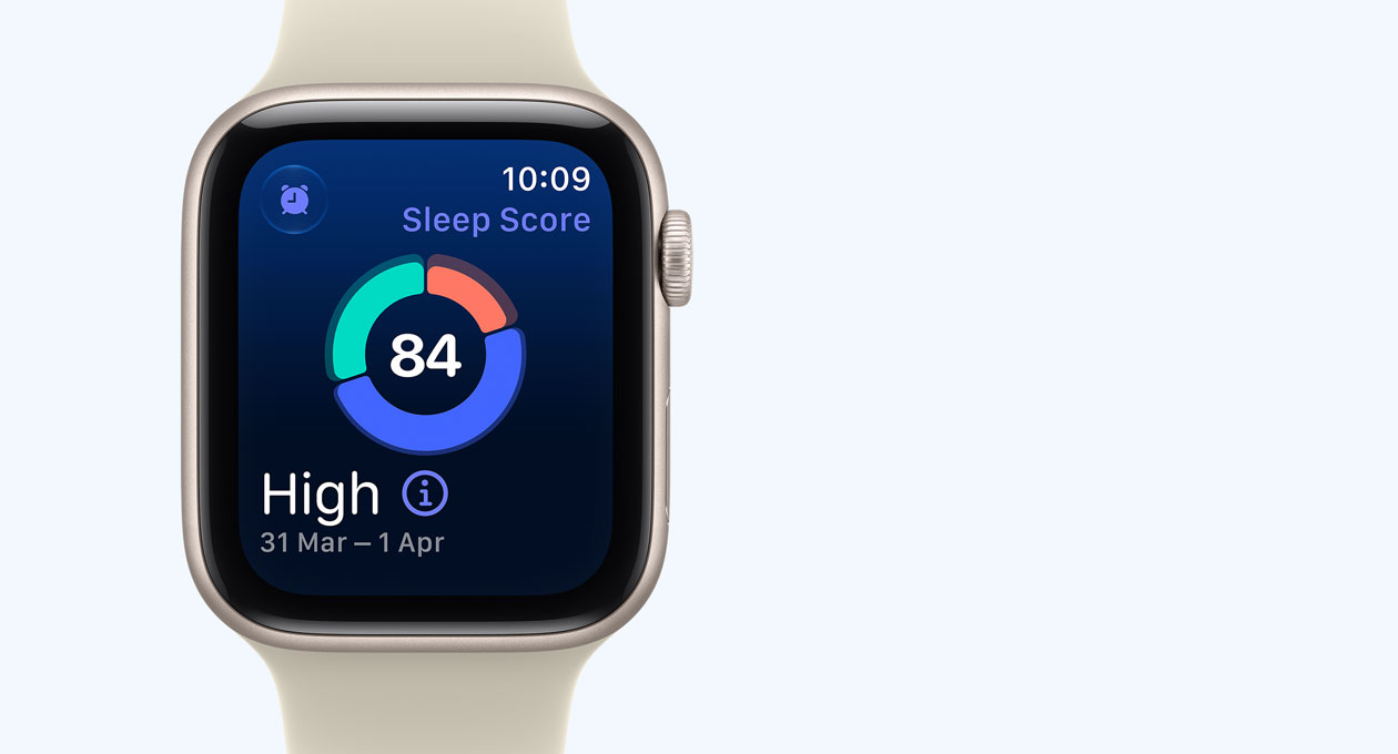 Apple Watch SE 3, aluminium case, starlight colour, screen shows sleep score circle graph, right side exterior, Digital Crown dial, Sport Band, sand colour (pale tan)