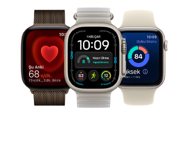 Apple Watch Series 12, alüminyum kasa, koyu bronz renk, ekranda kalp sağlığı özelliği gösteriliyor, Milano Loop kordon, koyu bronz renk; Apple Watch Ultra 4, titanyum kasa, natürel renk, ekranda yaşam bulguları, antrenman, hazır olma özellikleri gösteriliyor, Ocean Kordon, buzlu yosun rengi (açık kahverengi-yeşil); Apple Watch SE 3, alüminyum kasa, yıldız ışığı renk, ekranda uyku skoru gösteriliyor, Spor Kordon, kum beji (açık uçuk kahve) renk