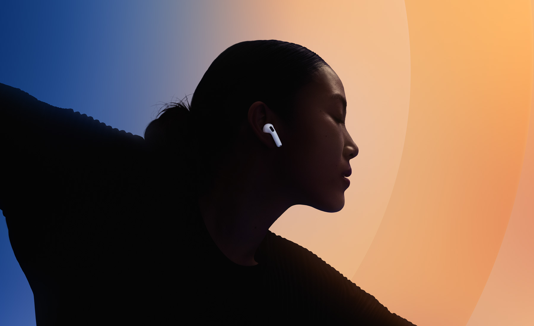 AirPods 5 takmış, dans eden bir insan.