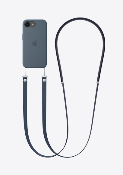 iPhone 17e, face arrière, coloris noir, coque en silicone bleu avec MagSafe munie d’une Bandoulière bleue