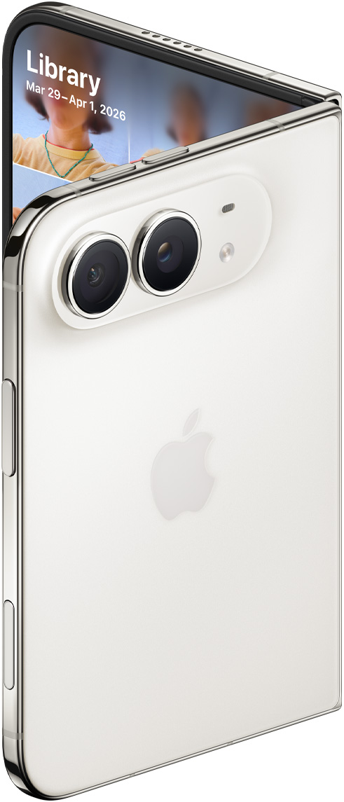 iPhone Duo, finition blanc stellaire, légèrement ouvert, face arrière, caméras arrière Fusion 48 MP dans le coin supérieur, deux objectifs, micro, flash